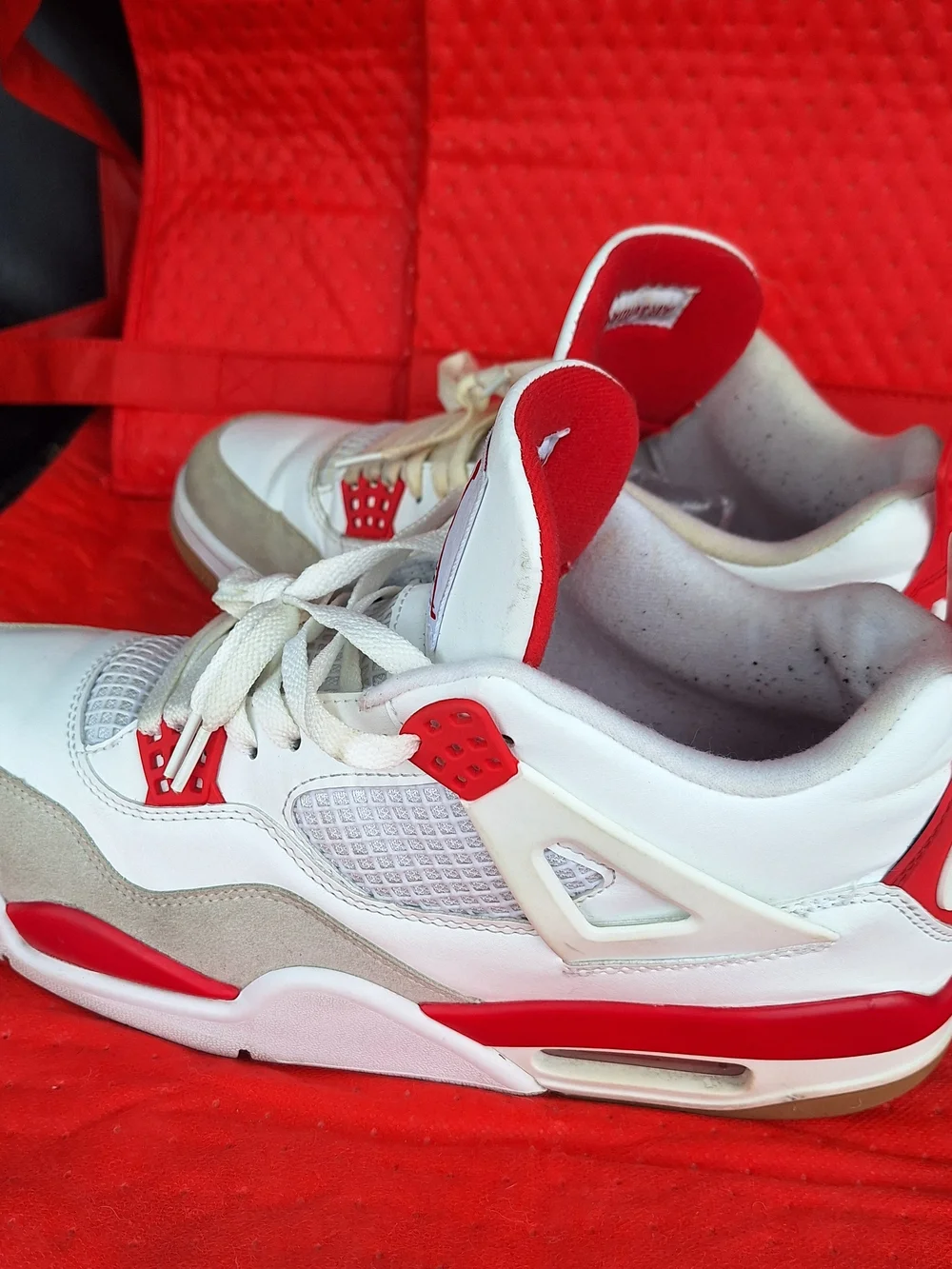 Nike SB Retro Jordan 4 SP 'Varsity Red' Friends & Family DR5415-106 Size 13 RARE
